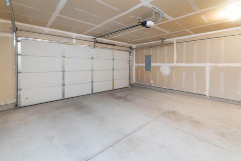 Tiny photo for 3035 NW Cedar Avenue, Redmond, OR 97756 (MLS # 220220755)