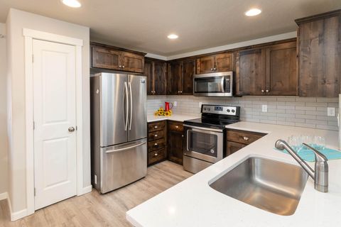 Tiny photo for 3035 NW Cedar Avenue, Redmond, OR 97756 (MLS # 220220755)