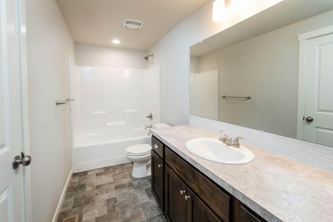 Tiny photo for 3035 NW Cedar Avenue, Redmond, OR 97756 (MLS # 220220755)