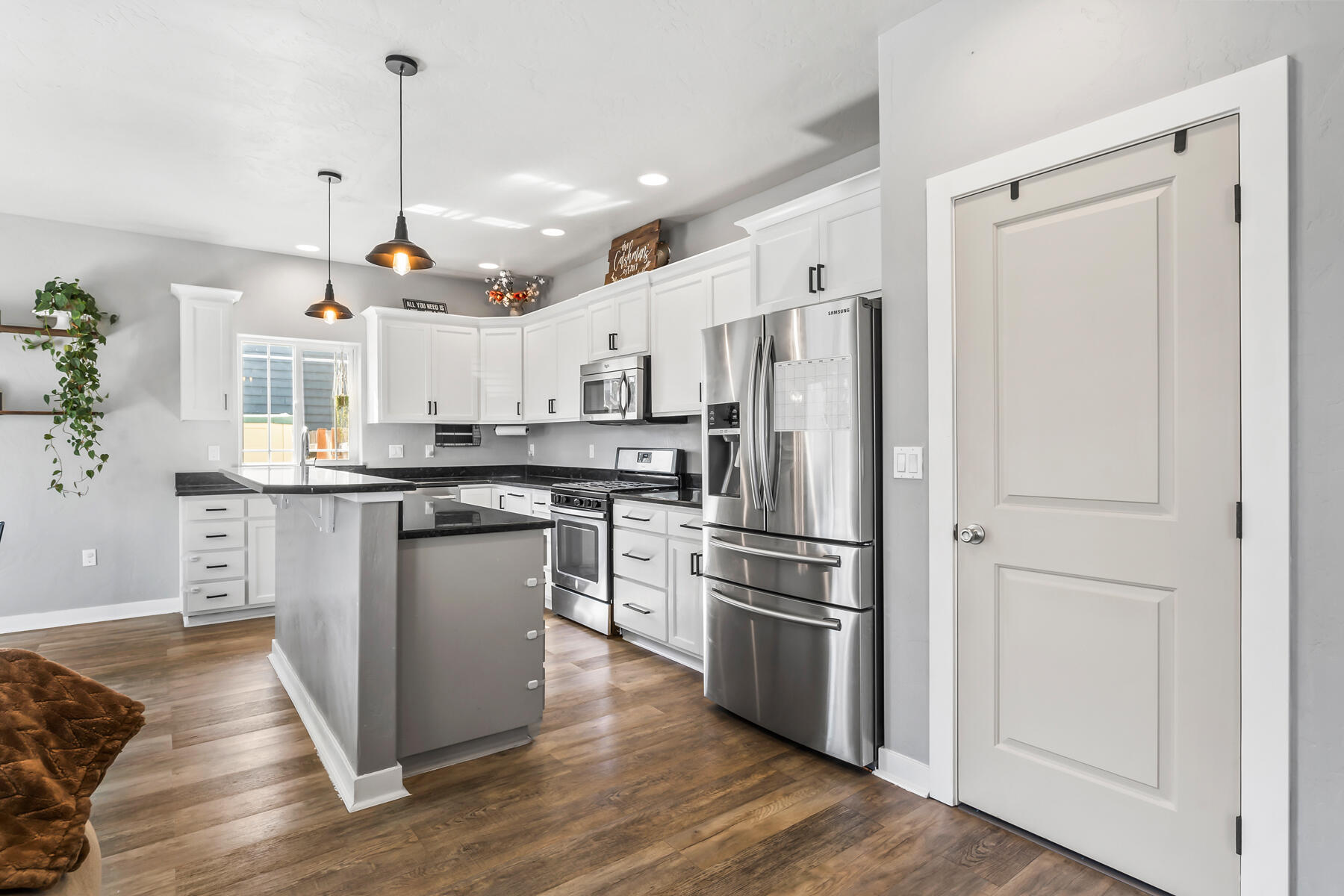 Ni Lah Sha Village - Residential