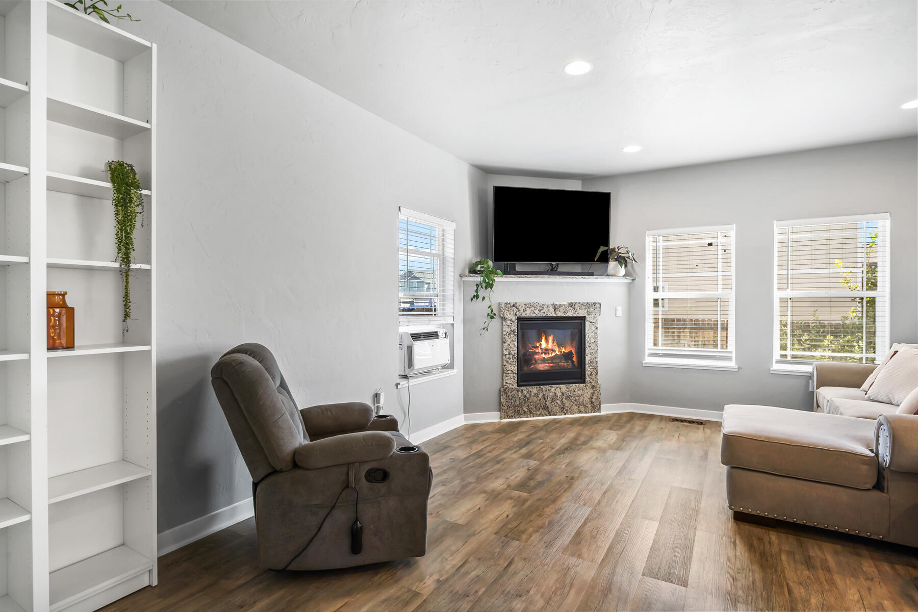 Ni Lah Sha Village - Residential