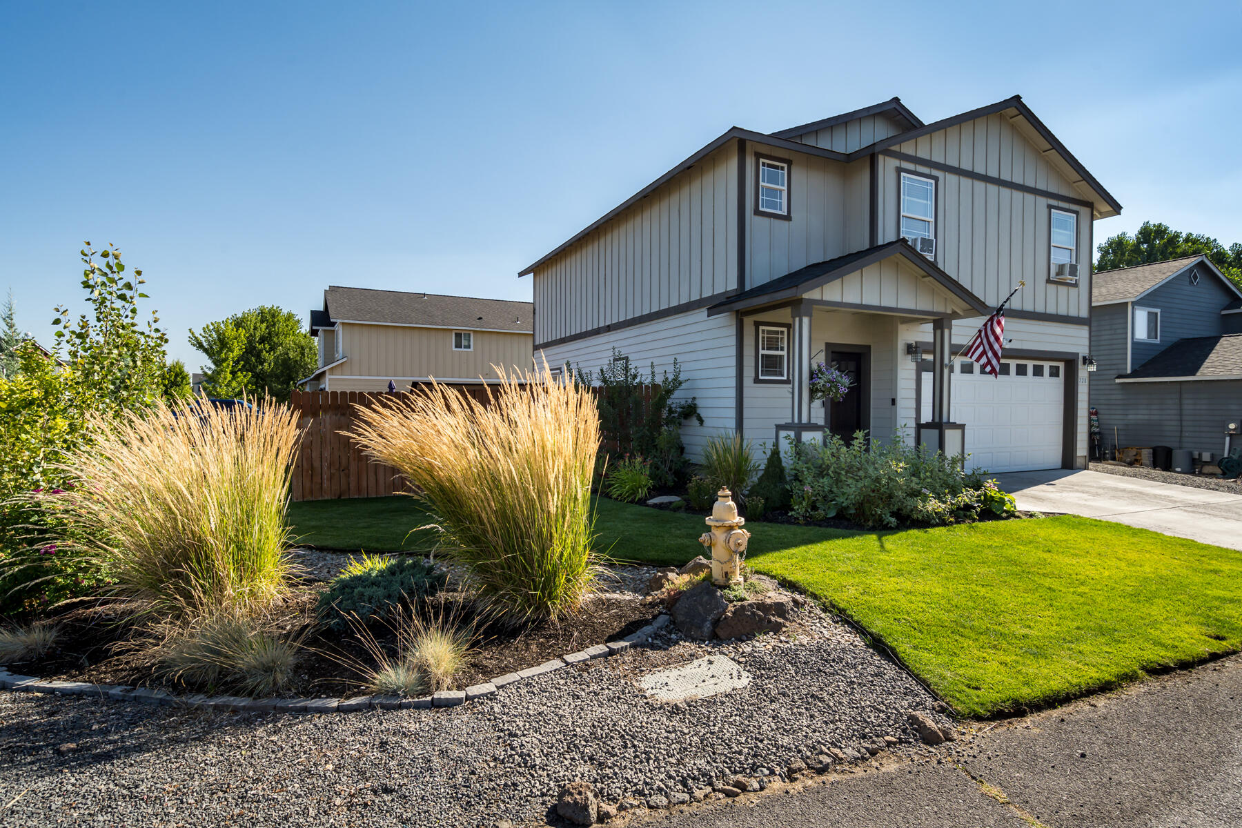 728 NE Apache Circle