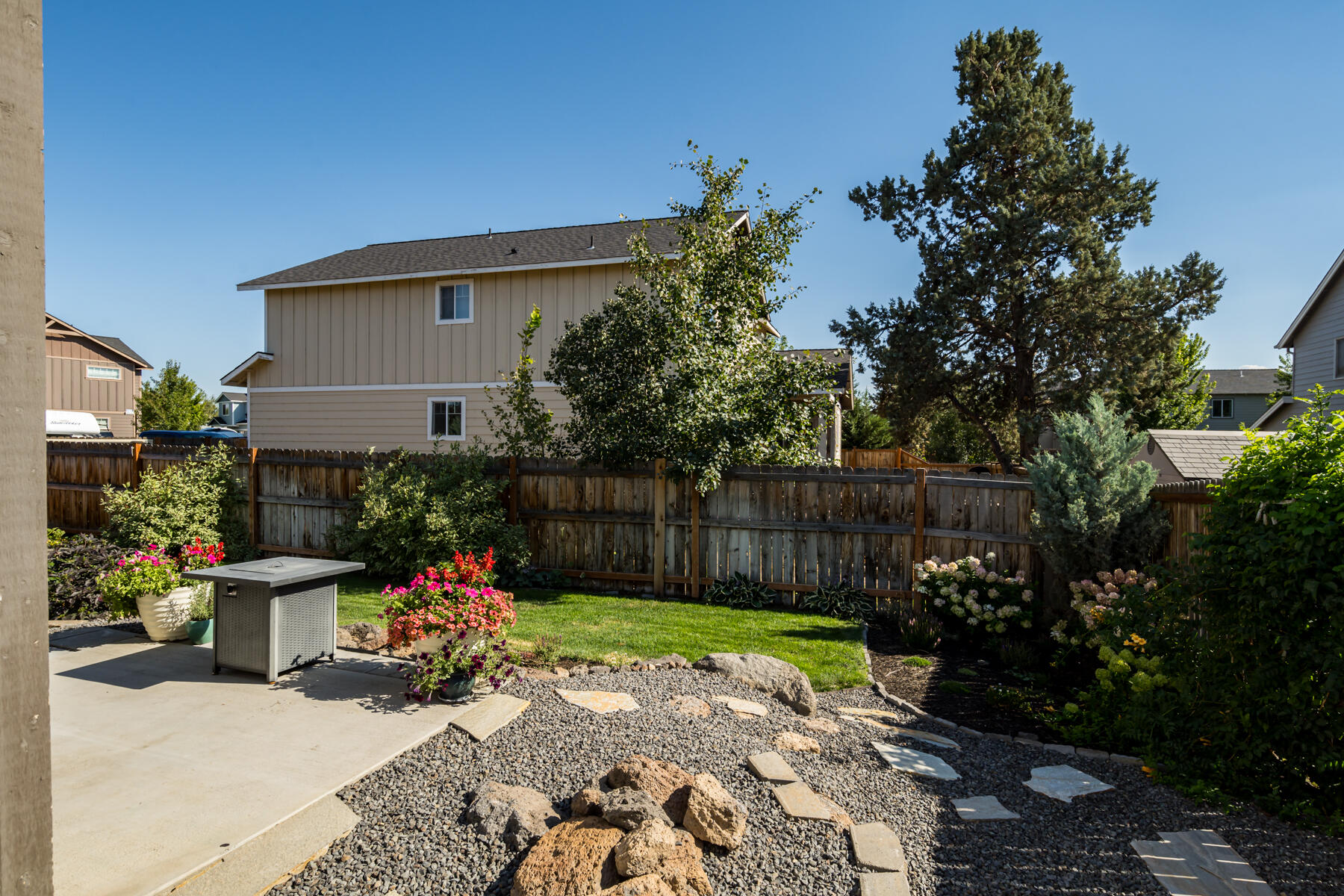 Ni Lah Sha Village - Residential