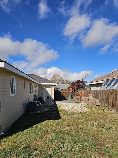Tiny photo for 3919 Monrovia Way, Klamath Falls, OR 97603 (MLS # 220210972)