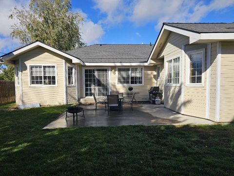 Tiny photo for 3919 Monrovia Way, Klamath Falls, OR 97603 (MLS # 220210972)