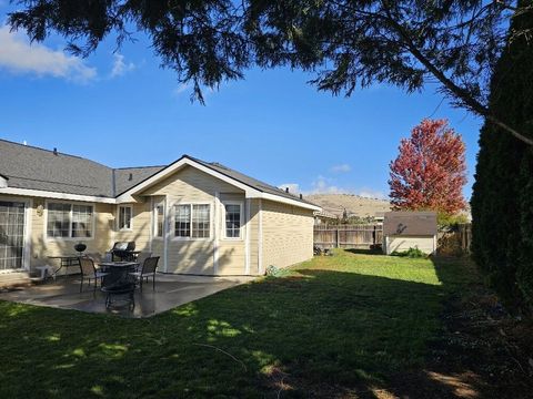 Tiny photo for 3919 Monrovia Way, Klamath Falls, OR 97603 (MLS # 220210972)