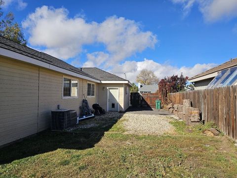 Tiny photo for 3919 Monrovia Way, Klamath Falls, OR 97603 (MLS # 220210972)