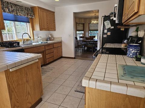 Tiny photo for 3919 Monrovia Way, Klamath Falls, OR 97603 (MLS # 220210972)