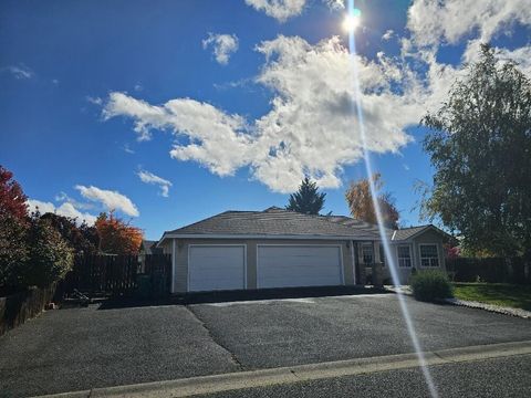 Tiny photo for 3919 Monrovia Way, Klamath Falls, OR 97603 (MLS # 220210972)