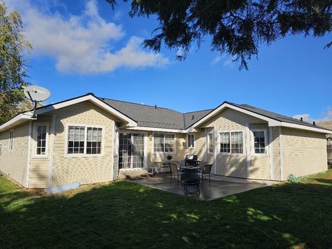 Tiny photo for 3919 Monrovia Way, Klamath Falls, OR 97603 (MLS # 220210972)