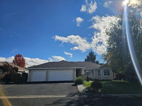 Tiny photo for 3919 Monrovia Way, Klamath Falls, OR 97603 (MLS # 220210972)