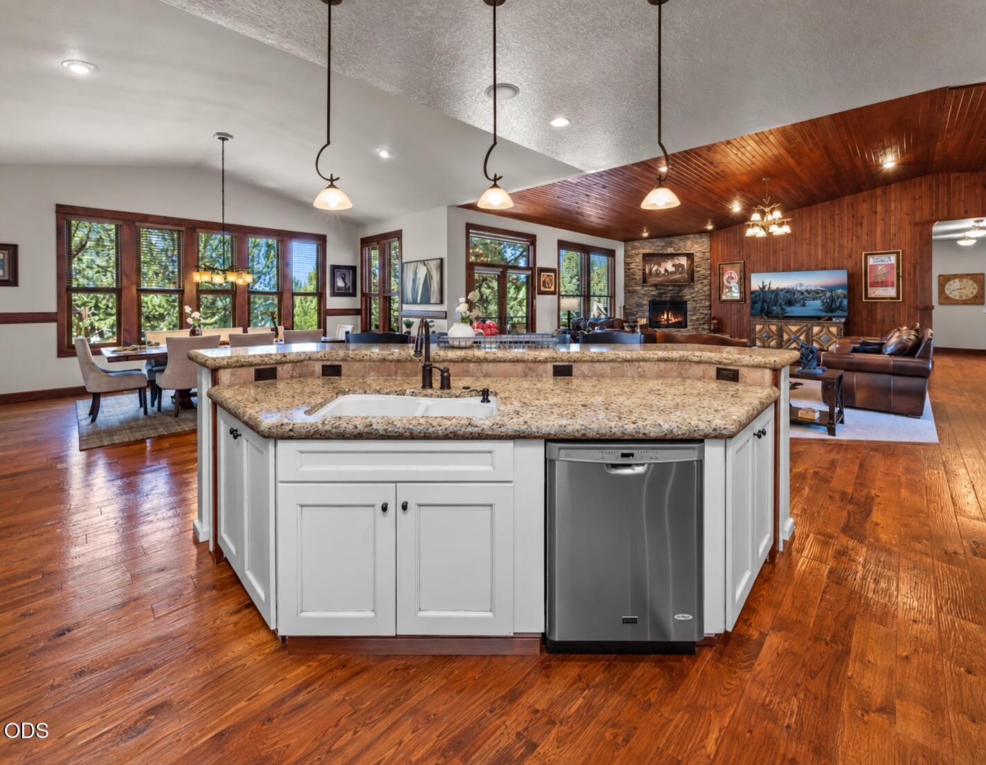 1144 Highland View Loop