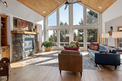 Photo of 1187 NW Promontory Drive, Bend, OR 97703 (MLS # 220227005)