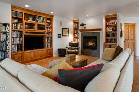 Tiny photo for 1187 NW Promontory Drive, Bend, OR 97703 (MLS # 220227005)