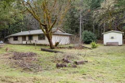 Tiny photo for 5201 Lake Shore Drive, Selma, OR 97538 (MLS # 220212398)