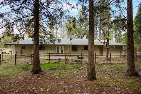 Tiny photo for 5201 Lake Shore Drive, Selma, OR 97538 (MLS # 220212398)