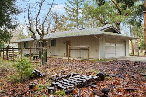 Tiny photo for 5201 Lake Shore Drive, Selma, OR 97538 (MLS # 220212398)