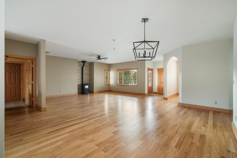 Tiny photo for 7170 NW River Springs Road, Redmond, OR 97756 (MLS # 220217630)