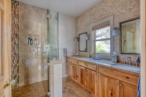 Tiny photo for 7170 NW River Springs Road, Redmond, OR 97756 (MLS # 220217630)