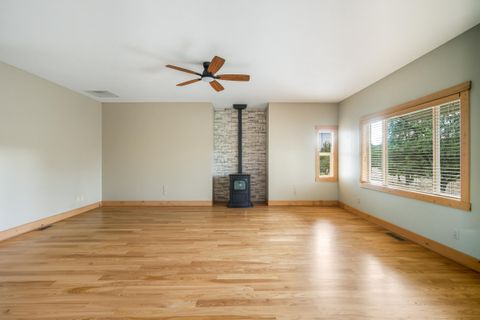 Tiny photo for 7170 NW River Springs Road, Redmond, OR 97756 (MLS # 220217630)