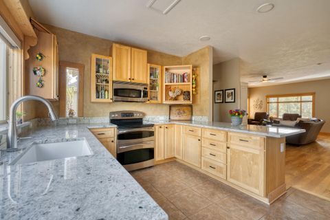 Tiny photo for 7170 NW River Springs Road, Redmond, OR 97756 (MLS # 220217630)