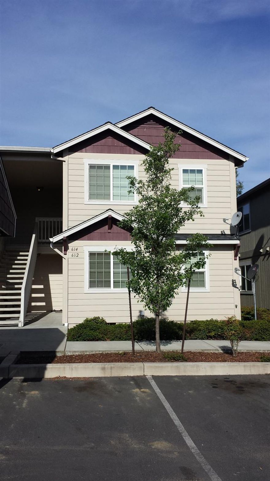Duplex in small complex of quality newer units. Each unit 2br 2ba. Open floorplan.Rents are $775 & $725mo.