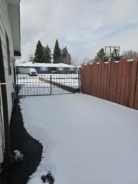 Tiny photo for 4443 Day Drive, Klamath Falls, OR 97603 (MLS # 220215720)