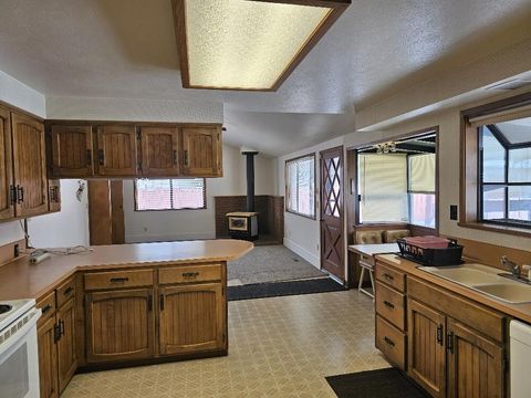 Tiny photo for 4443 Day Drive, Klamath Falls, OR 97603 (MLS # 220215720)