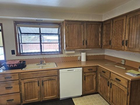 Tiny photo for 4443 Day Drive, Klamath Falls, OR 97603 (MLS # 220215720)