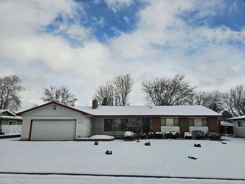 Tiny photo for 4443 Day Drive, Klamath Falls, OR 97603 (MLS # 220215720)