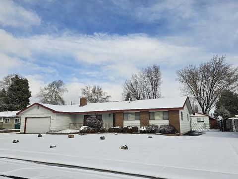 Tiny photo for 4443 Day Drive, Klamath Falls, OR 97603 (MLS # 220215720)