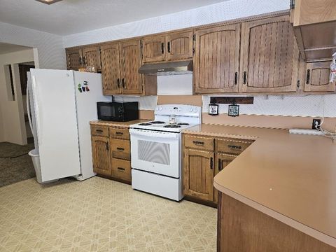 Tiny photo for 4443 Day Drive, Klamath Falls, OR 97603 (MLS # 220215720)