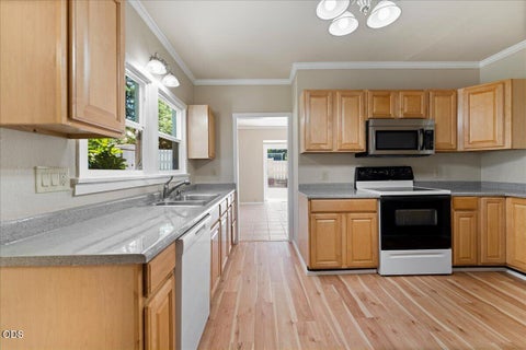 Tiny photo for 300 Sunrise Avenue, Medford, OR 97504 (MLS # 220222866)