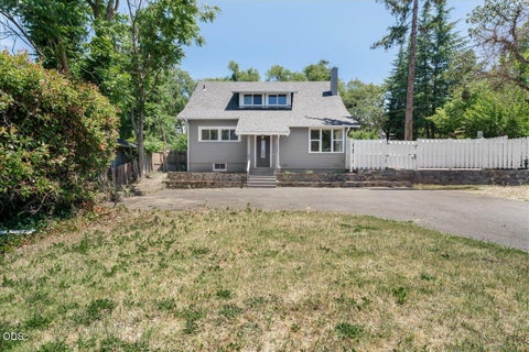 Tiny photo for 300 Sunrise Avenue, Medford, OR 97504 (MLS # 220222866)