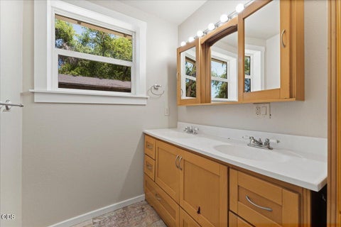 Tiny photo for 300 Sunrise Avenue, Medford, OR 97504 (MLS # 220222866)