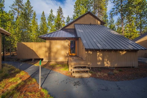 Photo of 17611 Cluster Cabin Lane #36, Sunriver, OR 97707 (MLS # 220228359)