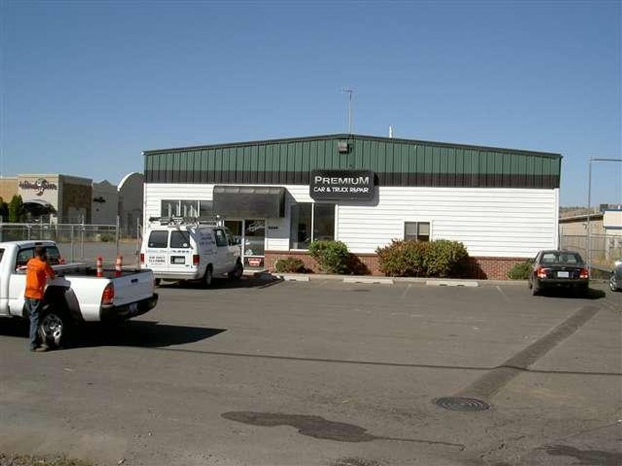 Great Locaion On Washburn Way.Total Lease Area Is 1.72 Of An Acre