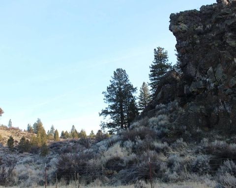 Tiny photo for 3355 Kircher Road, Chiloquin, OR 97624 (MLS # 220217420)