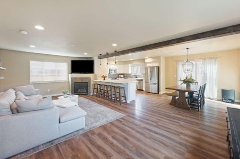 Tiny photo for 633 SE Glengarry Place, Bend, OR 97702 (MLS # 220214908)