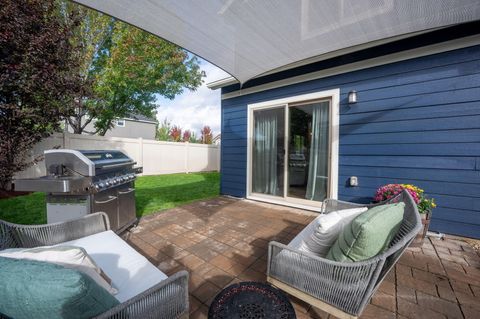 Tiny photo for 633 SE Glengarry Place, Bend, OR 97702 (MLS # 220214908)