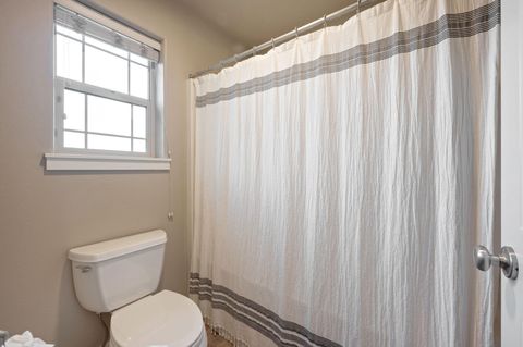 Tiny photo for 633 SE Glengarry Place, Bend, OR 97702 (MLS # 220214908)