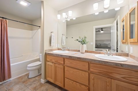 Tiny photo for 633 SE Glengarry Place, Bend, OR 97702 (MLS # 220214908)