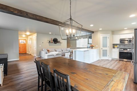 Tiny photo for 633 SE Glengarry Place, Bend, OR 97702 (MLS # 220214908)