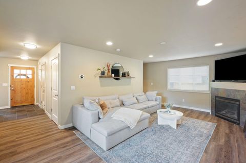 Tiny photo for 633 SE Glengarry Place, Bend, OR 97702 (MLS # 220214908)