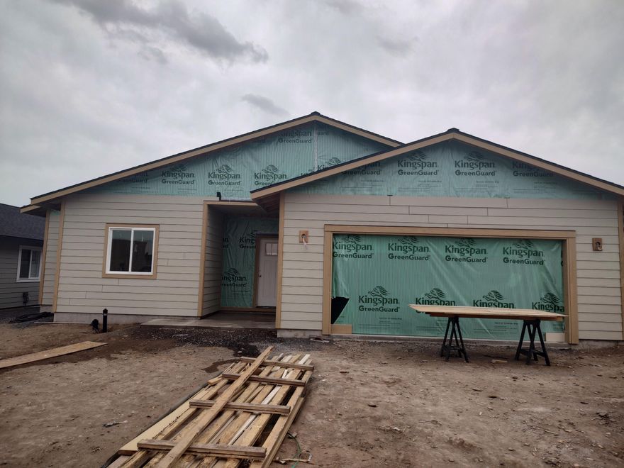 This home is getting closer to being complete.
Lots of Options, granite counter tops, tile shower M/B, Coffered ceilings, 9 ft. Walls, Custom Knotty Alder cabinets, Full wood wrapped windows, 6'' base boards, finished garage with opener, Lots of concrete, Great covered Patio, Hand textured dry wall. Great laundry room with extra cabinets, Man door out of the garage. Blinds in door windows going to the back patio. All appliances included. AIR COND. All standard finishes. Great Builders Great Home