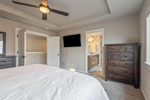 Tiny photo for 61132 SE Ambassador Drive, Bend, OR 97702 (MLS # 220211981)