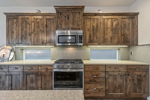 Tiny photo for 61132 SE Ambassador Drive, Bend, OR 97702 (MLS # 220211981)