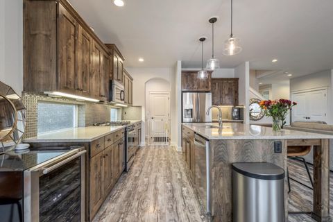 Tiny photo for 61132 SE Ambassador Drive, Bend, OR 97702 (MLS # 220211981)