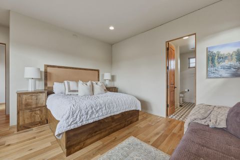Tiny photo for 19100 Macalpine Loop, Bend, OR 97702 (MLS # 220219311)