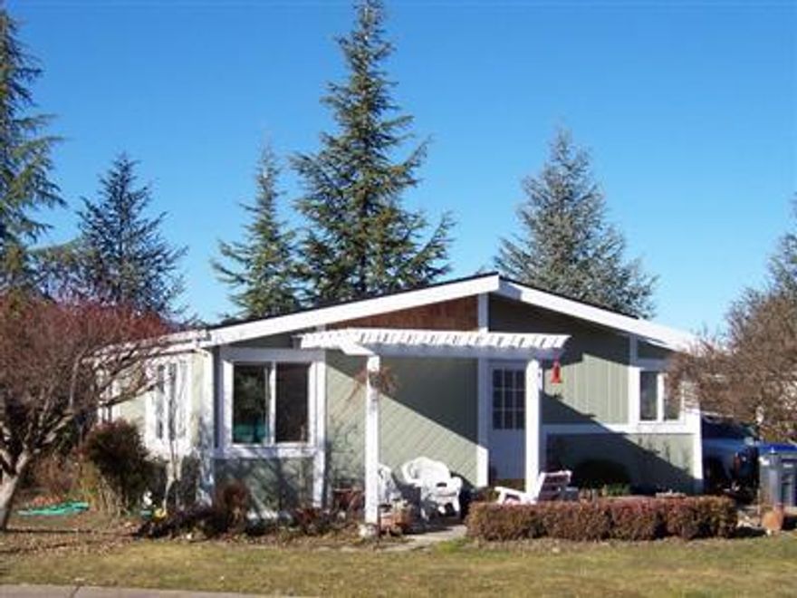 Super Clean-Move in Ready-Updated Home in Ashland! This home features new roof, newer berber carpet and laminate flooring in kitchen, dining and entry. This 3 bed/2 bath includes all appliances, raised garden areas, multiple fruit trees, nice landscaping, forced air heat with a/c and all double pane windows. Perimeter location in this family park looks out over pasture and horses from the private newly fenced rear yard. Too much to list here! Come experience just how nice park living in Ashland can really be.